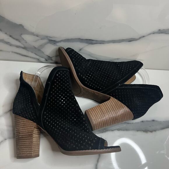 Lucky Brand | Black Perforated Leather Block Heel Peep Toe Larise Bootie Sz 9 - Picture 6 of 8